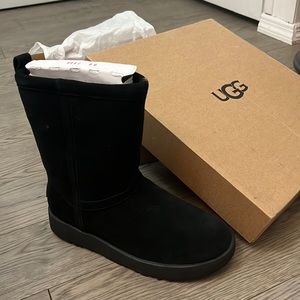 NEW UGG waterproof short black boots *suede